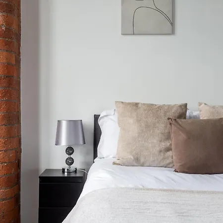 Centre - Mills 2 Bedroom With Jacuzzi! Apartment *