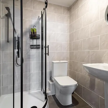 Apartment Centre - Mills 2 Bedroom With Jacuzzi!