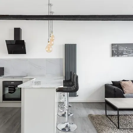 Centre - Mills 2 Bedroom With Jacuzzi! *