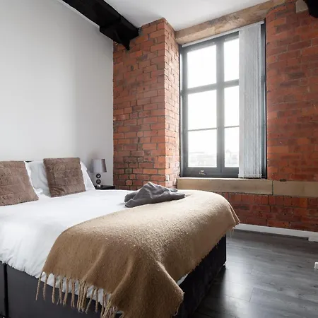 Centre - Mills 2 Bedroom With Jacuzzi! Apartment