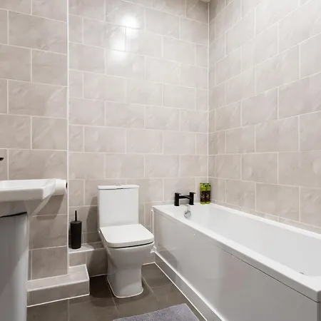 Apartment Centre - Mills 2 Bedroom With Jacuzzi!