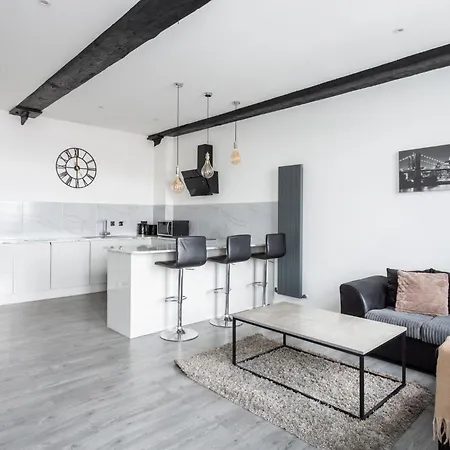 Centre - Mills 2 Bedroom With Jacuzzi! Apartment *