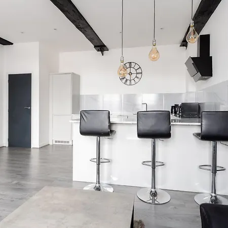 Centre - Mills 2 Bedroom With Jacuzzi! Apartment