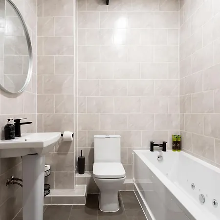 Apartment Centre - Mills 2 Bedroom With Jacuzzi! Bradford (West Yorkshire)